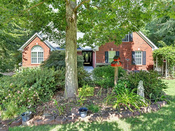 5th image of 40 Woodcrest Ave