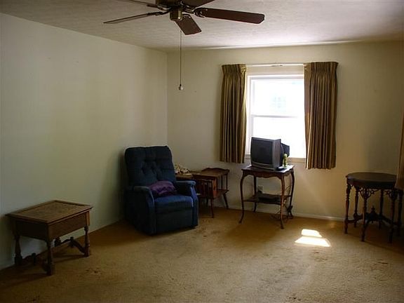 3rd image of 465 N Stadium Dr