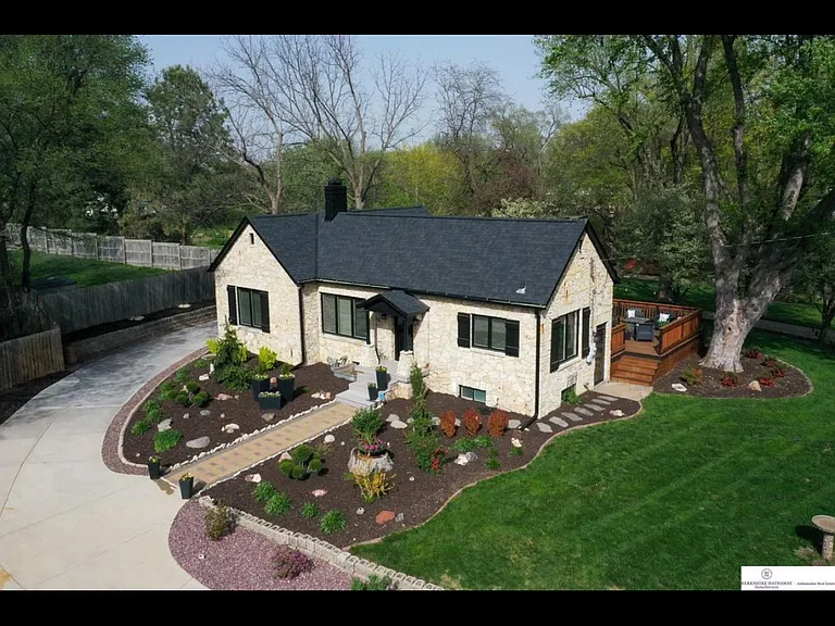 7602 Corby Cir — Photo 2