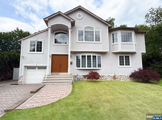 39-05 Knott Ter, Fair Lawn, NJ 07410