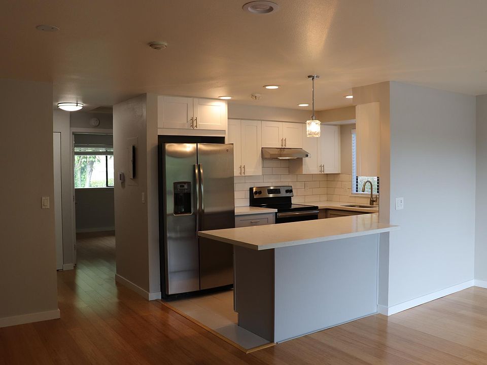 1st image of 17135 NE 80th St