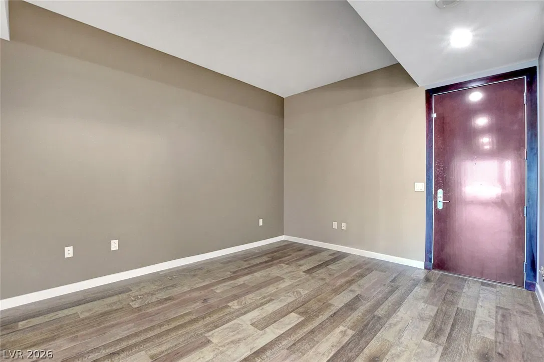 4575 Dean Martin Dr — Photo 2