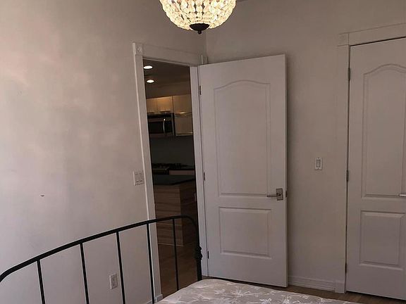 5th image of 2311 21st Ave APT 1F