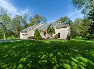 12 Red Barn Ln, Brookfield, CT 06804