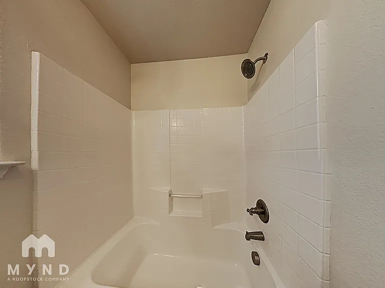 101 Peach St #1 — Photo 9