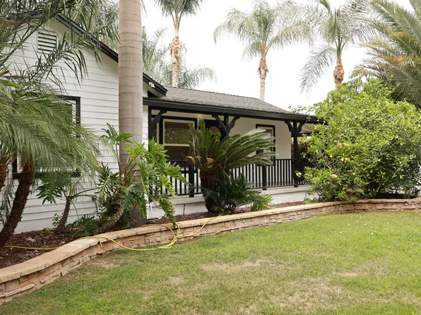 22131 Leadwell St, Canoga Park, CA 91303
