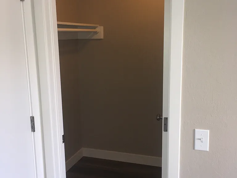 1100 McClellan Ave — Photo 7