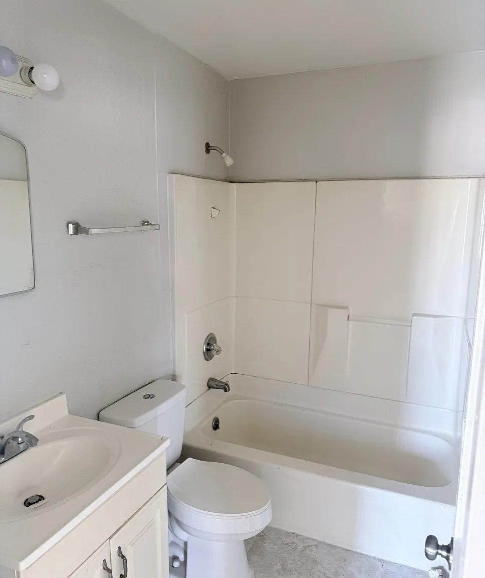 3 bed, 840 sqft, $1,400 — Photo 3