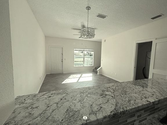 3rd image of 902 Southern Creek Dr