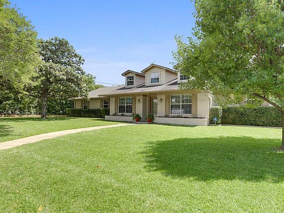 3rd image of 4166 Courtshire Dr