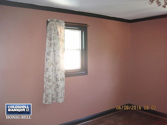 5th image of 32 Birch St