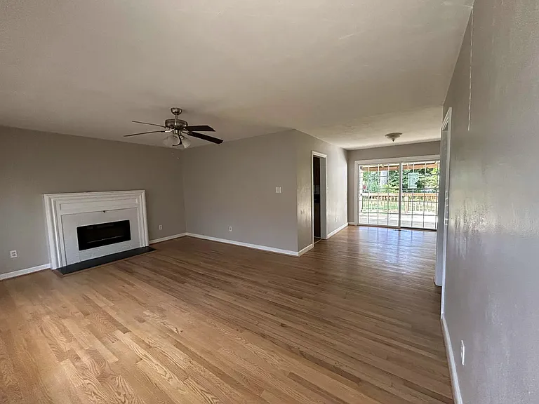 9 Corbin Dr — Photo 2