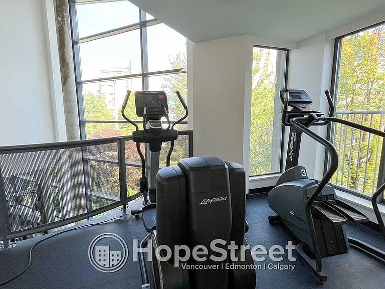 1633 W 8th Ave #304 — Photo 23