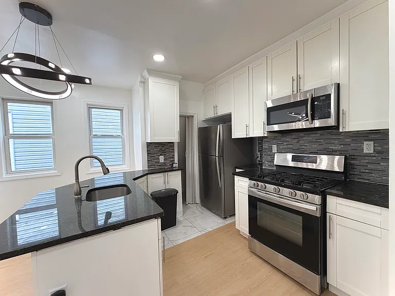 197 S 11th St #3 — Photo 1