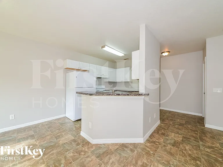 4448 N Biscayne Dr — Photo 6