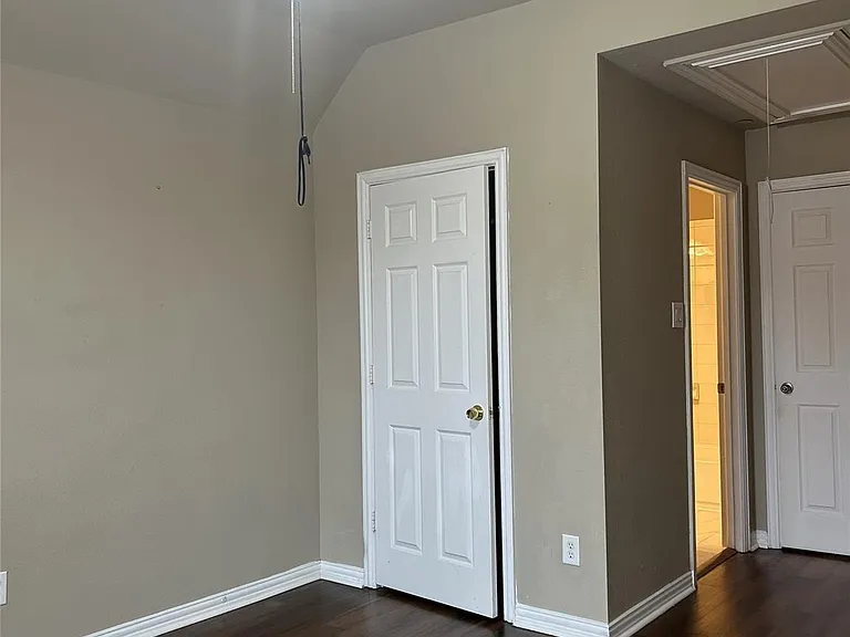 2148 Walnut Square Dr — Photo 5
