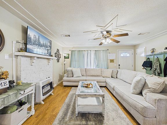3rd image of 208 Terrie Dr