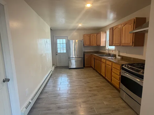 62 S Cedar St, Hazleton, PA 18201