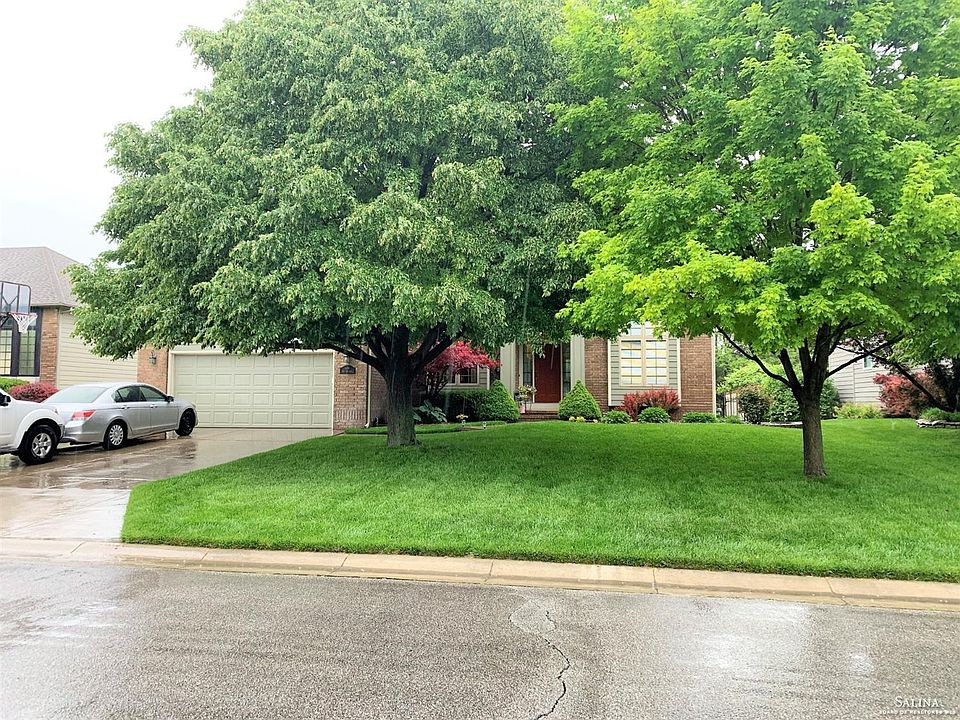 1st image of 909 Twin Oaks Dr