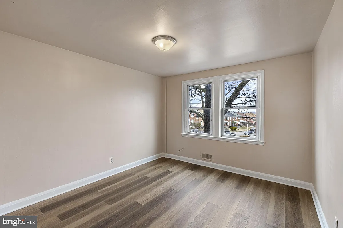 Building Photo - 3902 Erdman Ave #1