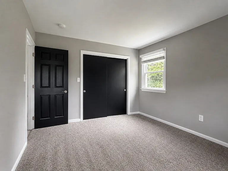 534 E New St — Photo 18
