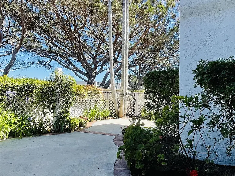 3488 Voyager Cir — Photo 23