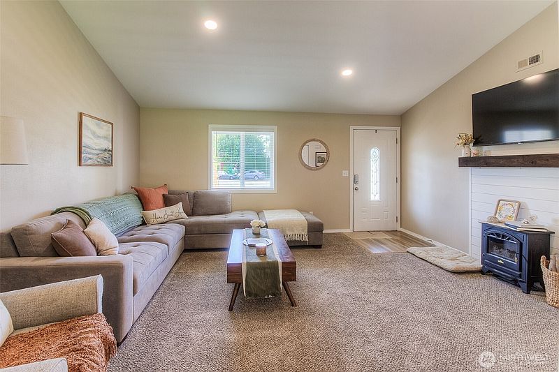 3rd image of 500 S Perry Court