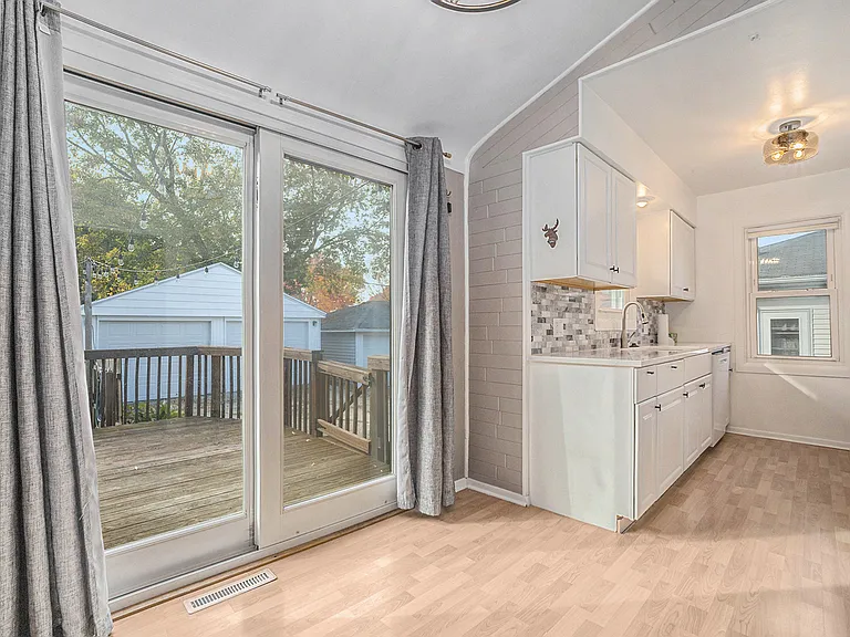 1437 Lewison Ave NE — Photo 4