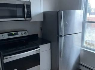 1350 Elmwood Ave #2R, Cranston, RI 02910