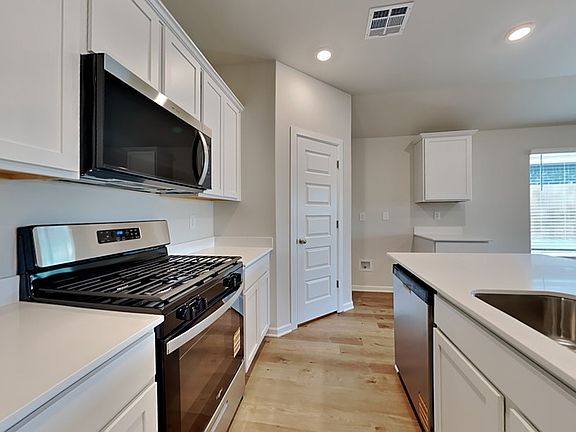 3rd image of 2921 Ember Dr