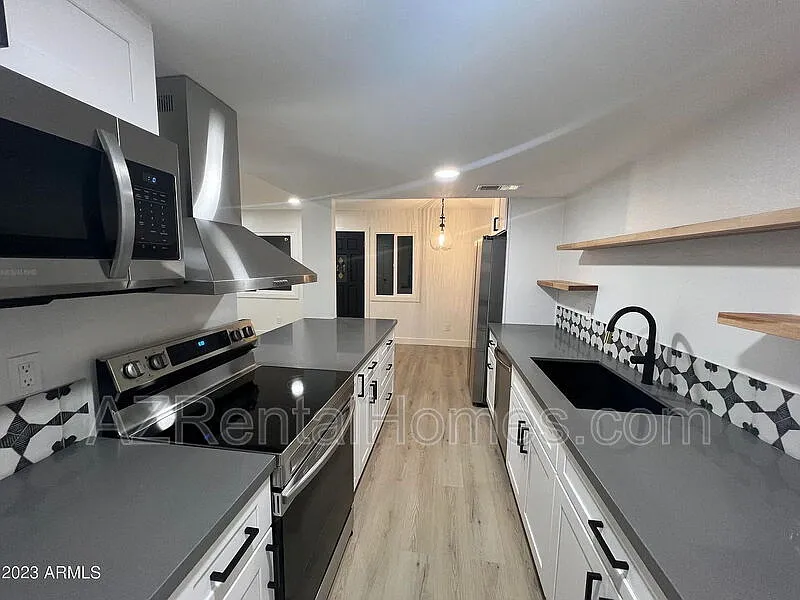 948 S Alma School Rd — Photo 1