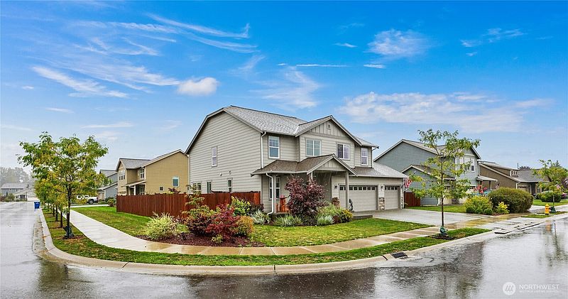 2nd image of 344 Cambridge Loop