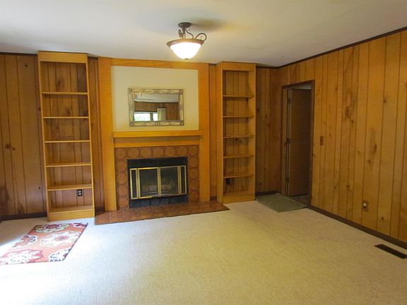 2nd image of 3365 Riverbend Dr
