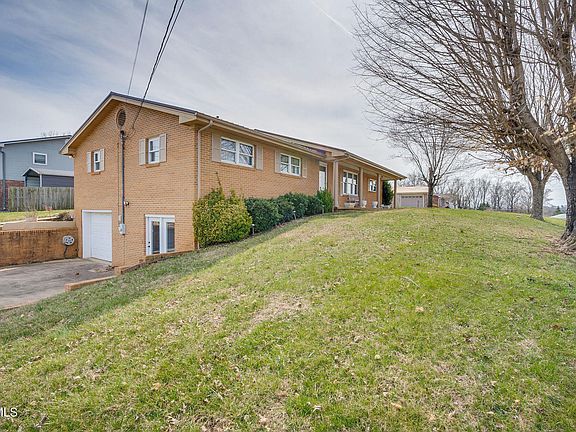 3rd image of 1301 Kenney St