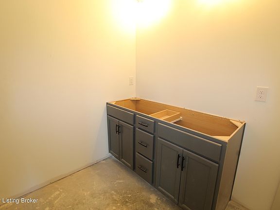 3rd image of 11004 Pheasant Hill Cir