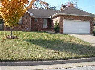 401 S Southgate Dr, Nixa, MO 65714