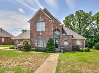 614 W 37th Pl, Sand Springs, OK 74063