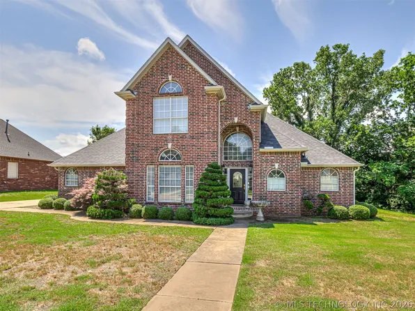 614 W 37th Pl, Sand Springs, OK 74063
