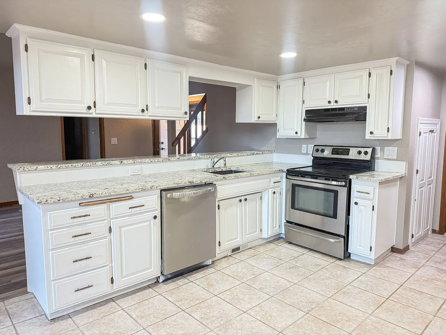 Charming Edmond Home Near 2nd & Santa Fe! — Photo 1