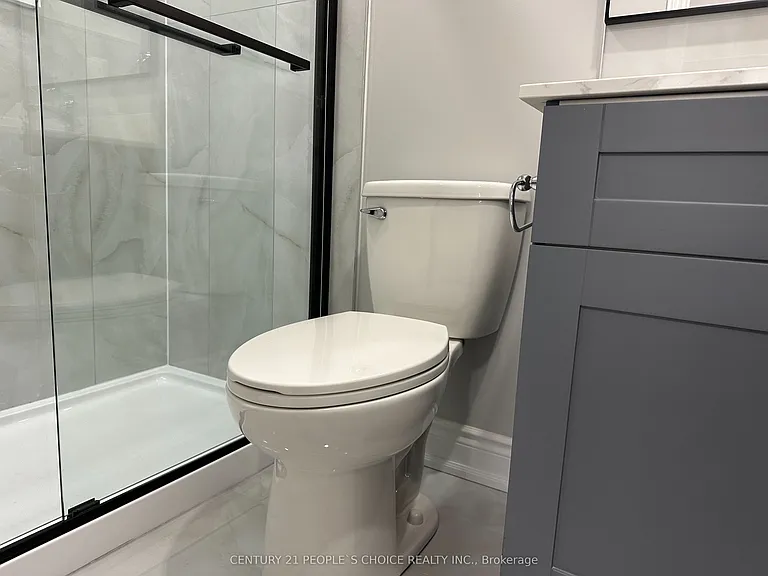 7490 Middleshire Dr — Photo 31