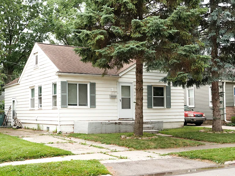 1720 Browning St — Photo 1