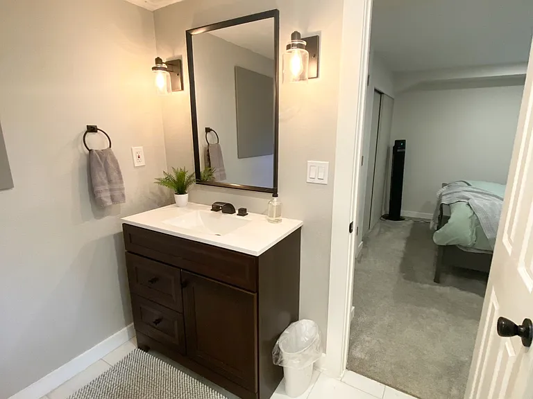 531 N Logan St — Photo 18