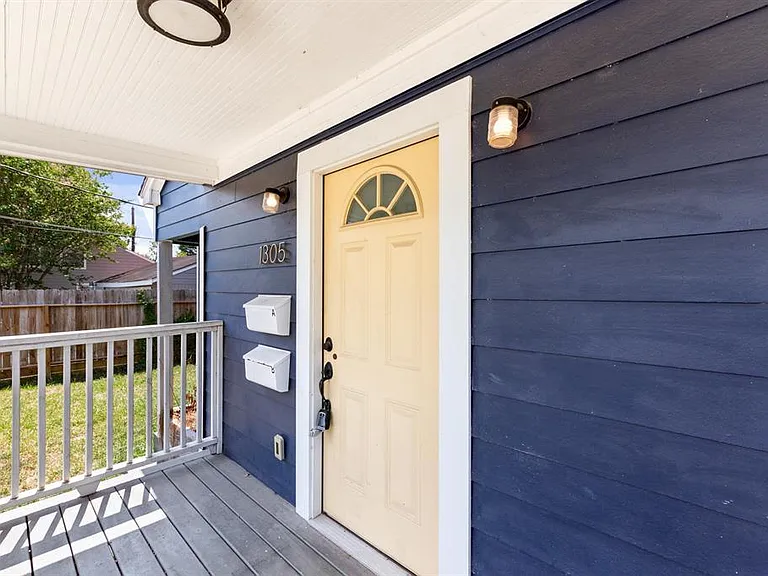 1305 Idylwild St — Photo 4