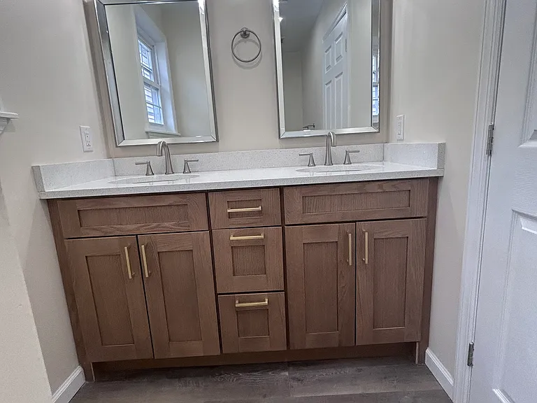 Main Bathroom - Double sink!