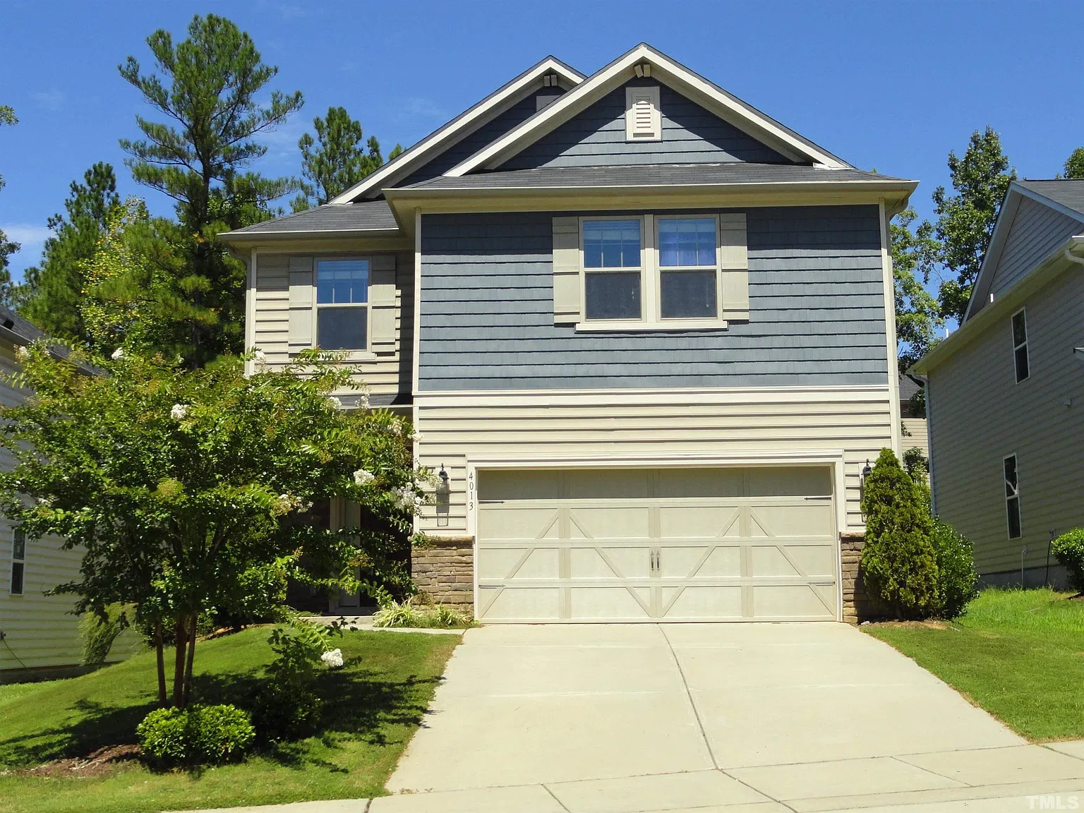 3 bed, 2.5 bath, 2300 sqft, $2,100 — Photo 1