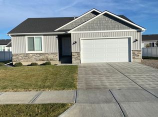 608 Roxbury St, Idaho Falls, ID 83402