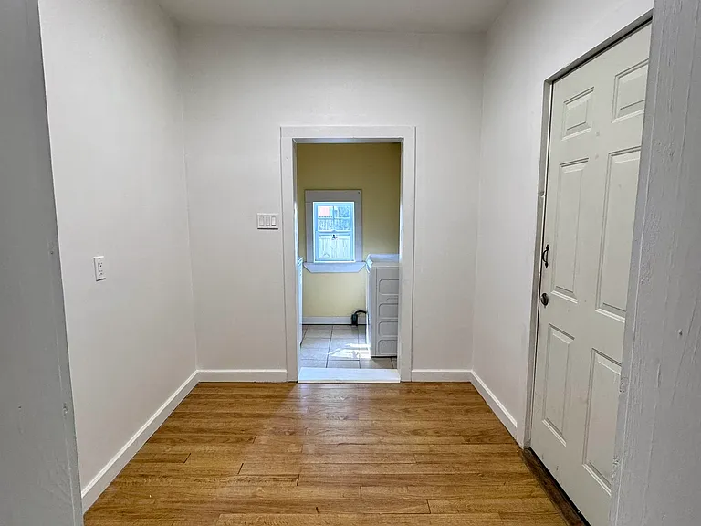 311 N Division St — Photo 5