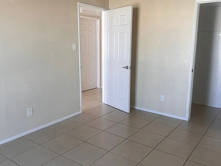 1820 W Mulberry Dr — Photo 9