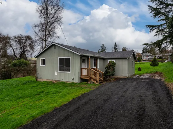 90 NE Ronald St, Winston, OR 97496