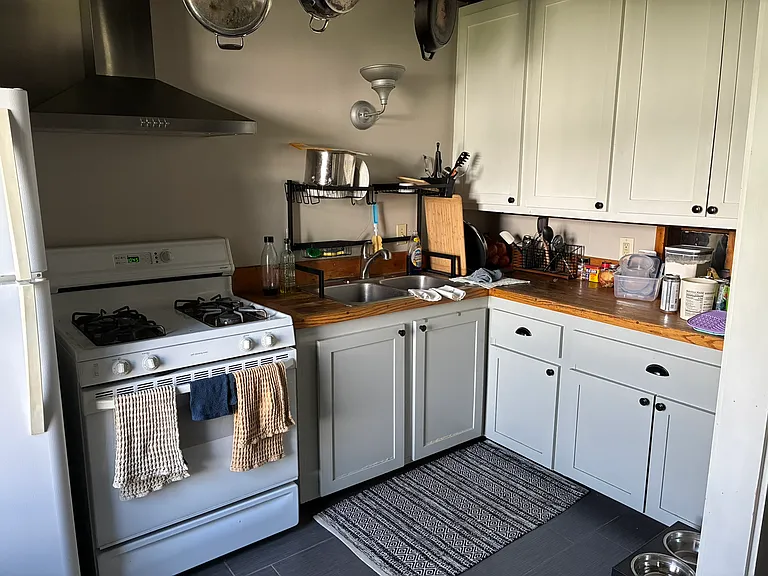 38 Sunset St #B — Photo 2